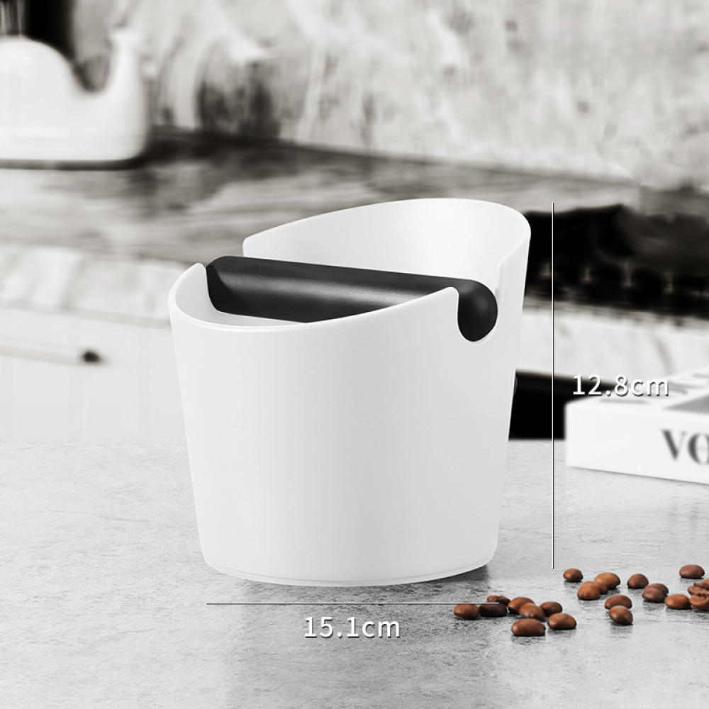 Moderne weisse Abklopfbox für Siebträger mit stabilem Balken – elegantes Design für die Küchenzeile.