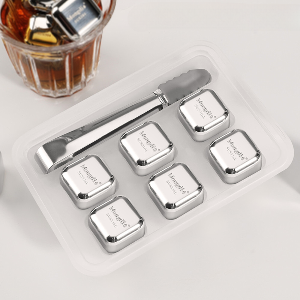 Kühle Edelstahl-Eiswürfel in Aufbewahrungsbox mit Zange und Drink – ideal für Whisky, Cocktails und Kaffee.