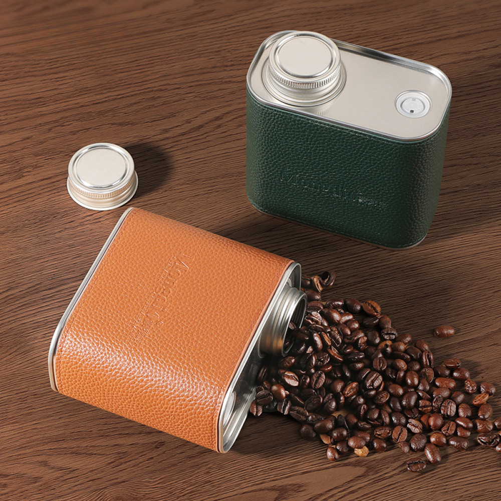 Stilvoller Kaffeebehälter im Nordic Design aus Metall mit Einwegventil – schützt Bohnen oder Pulver vor Feuchtigkeit und Luft.