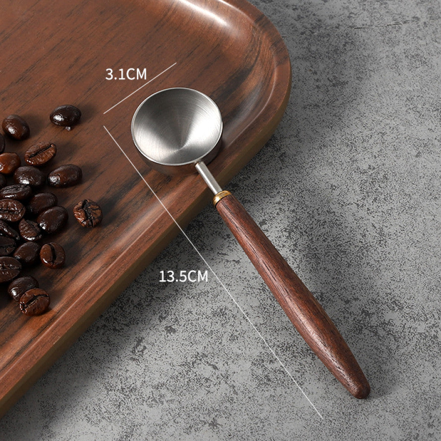 Mittlerer Kaffeelöffel aus Edelstahl mit Walnussholzgriff – ergonomisch und dekorativ, ideal für Filterkaffee.