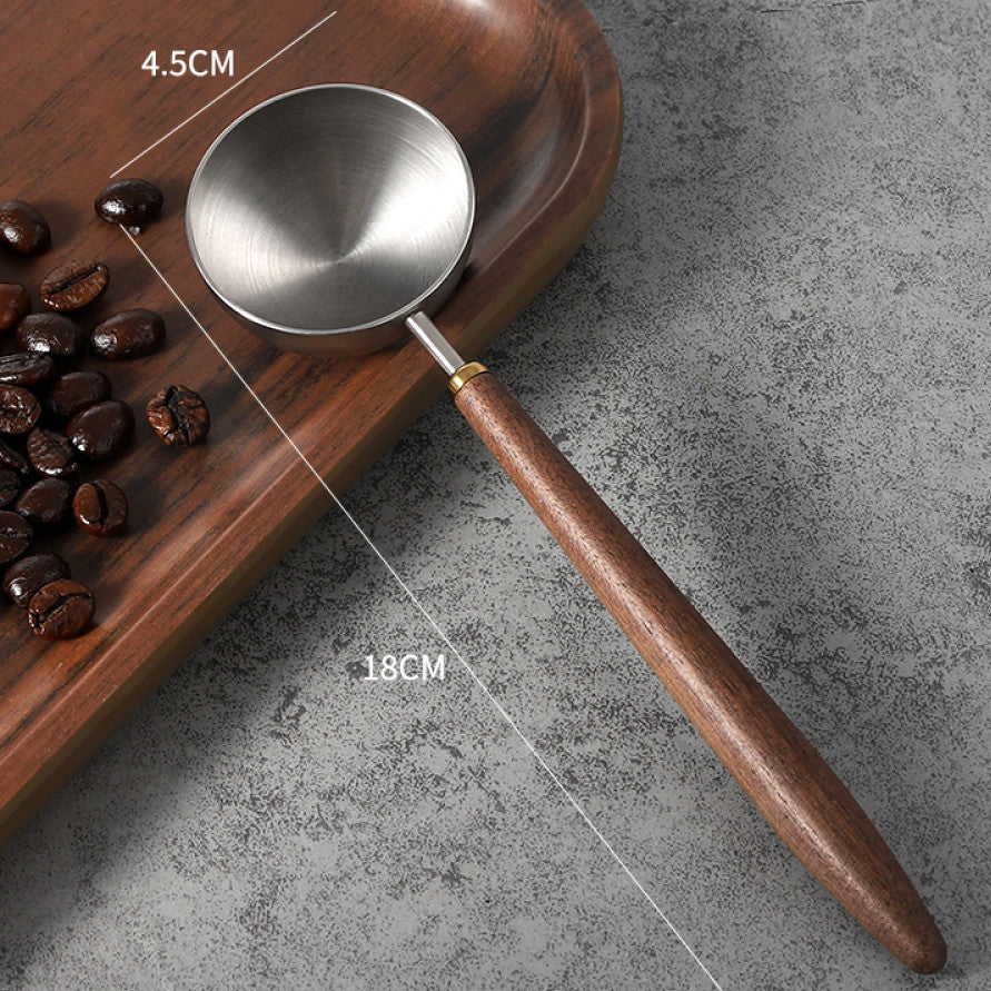 Grosser Dosierlöffel mit 4.5 cm Edelstahlschale – edles Design mit Walnussholzgriff für grössere Kaffeeportionen.