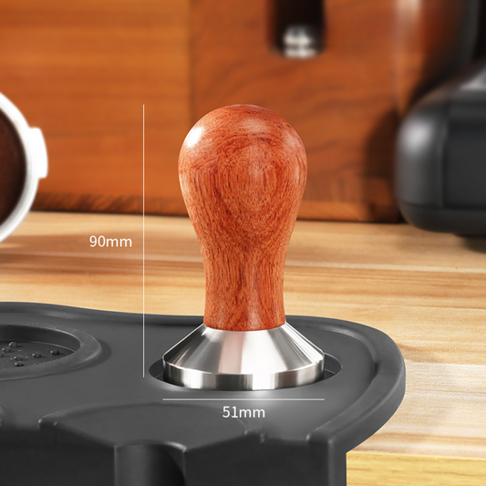 Barista-Tamper mit Holzgriff in 51 mm – ideale Grösse für viele Siebträger, sorgt für konstanten Druck beim Tampen.