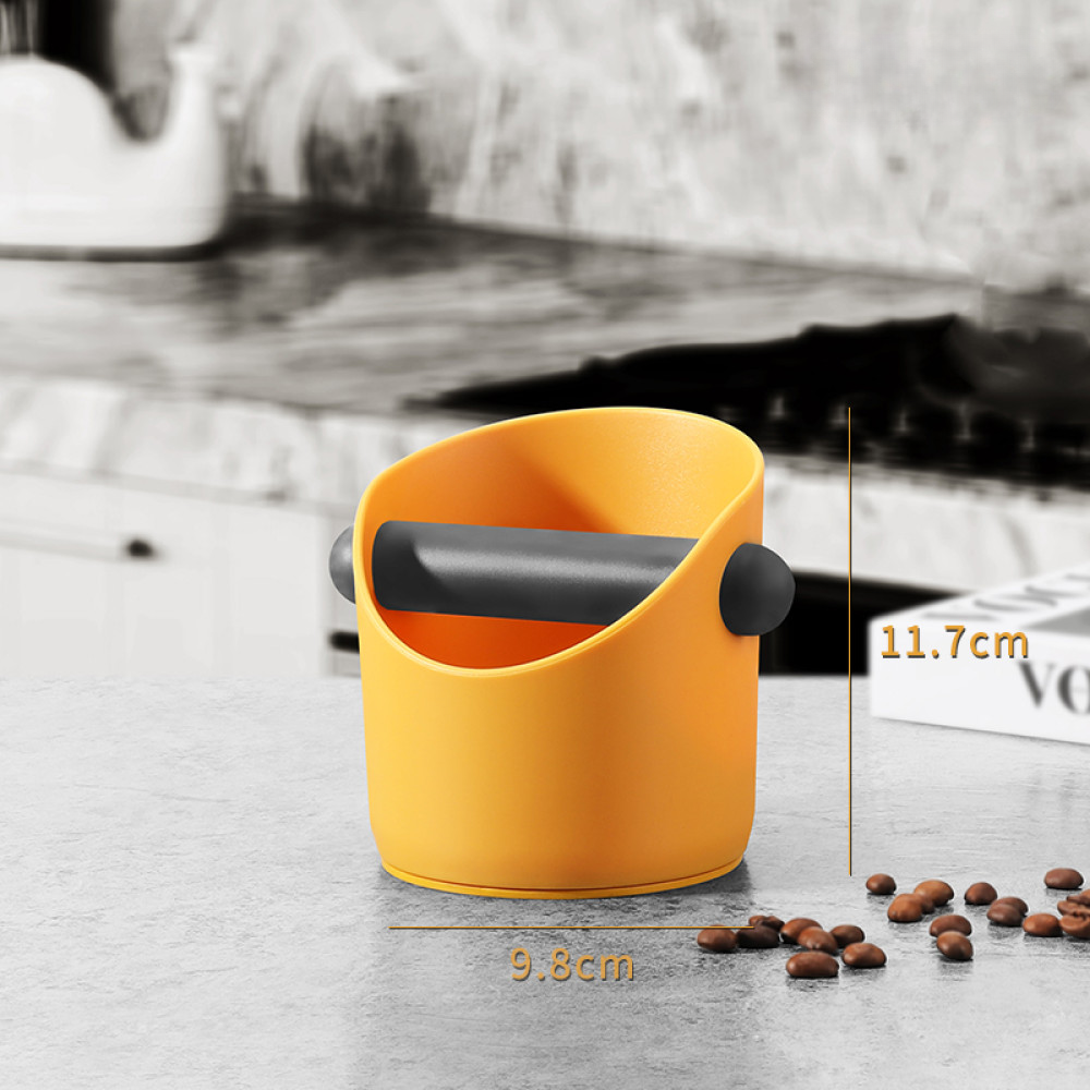 Orangefarbener Abklopfbehälter mit Gummibalken – modernes Zubehör für Baristas und Kaffeefans.
