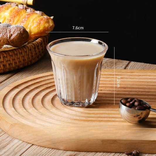 Robustes 90 ml Glas im klaren Design – ideal für Latte oder Flat White und perfekt für stilvolle Kaffeestationen.