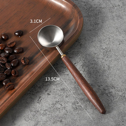 Mittlerer Kaffeelöffel aus Edelstahl mit Walnussholzgriff – ergonomisch und dekorativ, ideal für Filterkaffee.