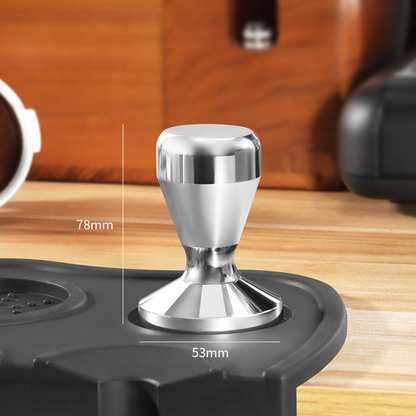 Hochwertiger Kaffeetamper aus Edelstahl in 53 mm – sorgt für gleichmässige Extraktion bei Siebträgermaschinen.